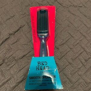 BedHead Black Grooming Tool for Effortless Styling